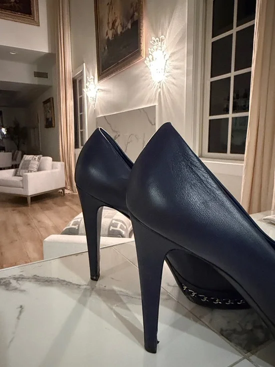 Chanel - Picture 3 of 4